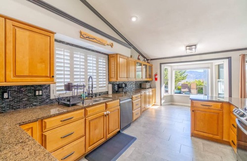 Reno House | Modern Getaway for 11- Hot Tub Games Gym