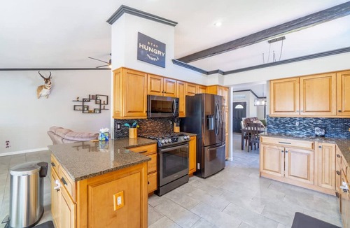 Reno House | Modern Getaway for 11- Hot Tub Games Gym