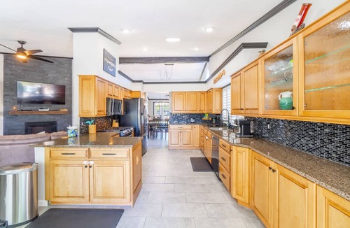 Reno House | Modern Getaway for 11- Hot Tub Games Gym