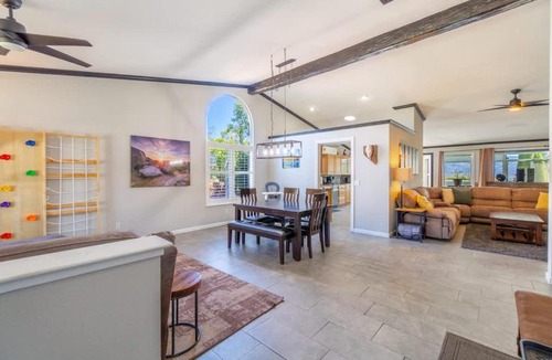 Reno House | Modern Getaway for 11- Hot Tub Games Gym