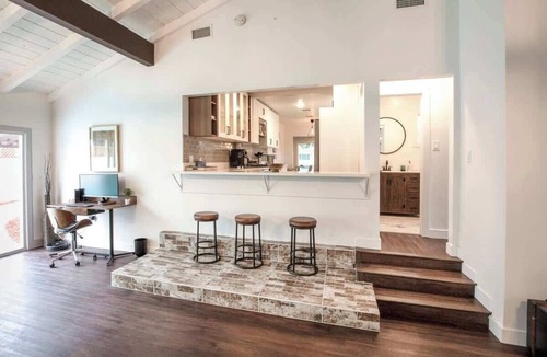 Los Angeles House | Modern Home close to SoFi Stadium, LAX & Beaches
