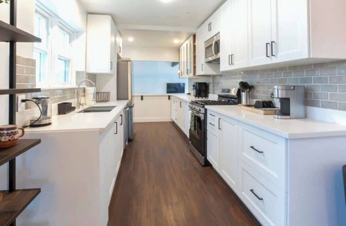 Los Angeles House | Modern Home close to SoFi Stadium, LAX & Beaches
