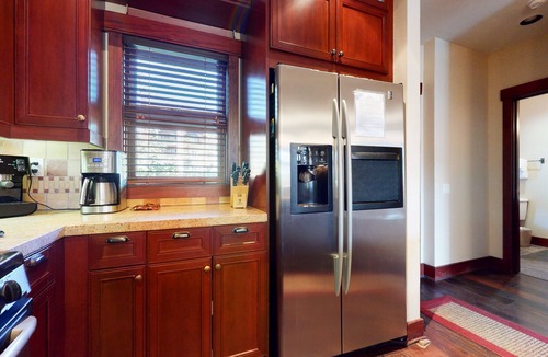 Mammoth Lakes House | Modern Home, Great Mountain Views, Private Hot Tub, Gas Grill & Washer/Dryer
