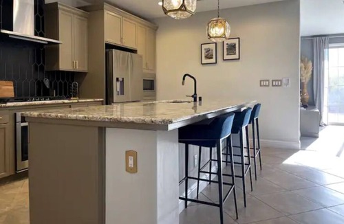 Fresno House | Modern home near hwy99 & Yosemite newly renovated!