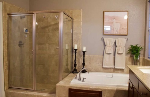 Fresno House | Modern home near hwy99 & Yosemite newly renovated!