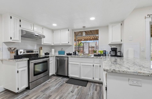 Raisin House | Modern Home Near Med Centers, King Bed, Fire Pit