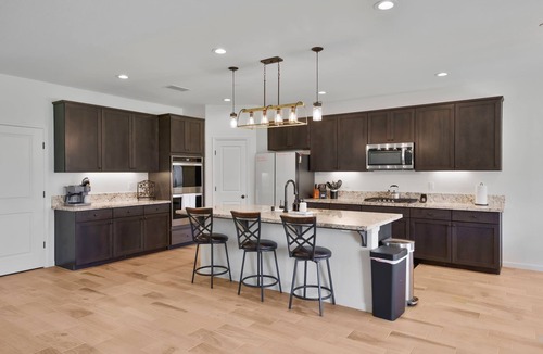 Hanford House | Modern Home w/Large Backyard, Office & EV Charger