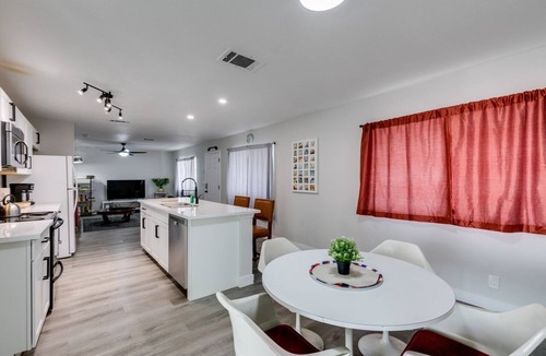 Richfield House | Modern Home with Strip Views