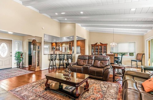 Eastside House | Modern home with ocean views, wood fireplace, & chef's kitchen - dog-friendly
