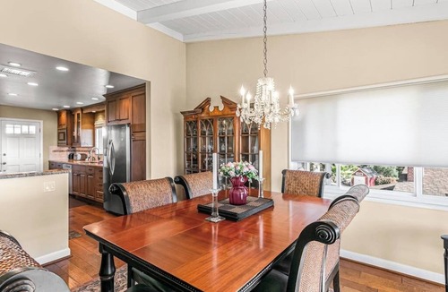 Eastside House | Modern home with ocean views, wood fireplace, & chef's kitchen - dog-friendly