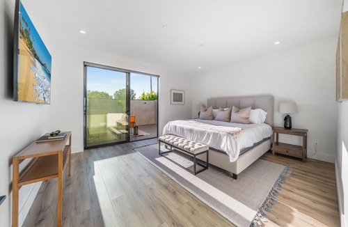 Pico - Robertson Villa | Modern House In Best Location