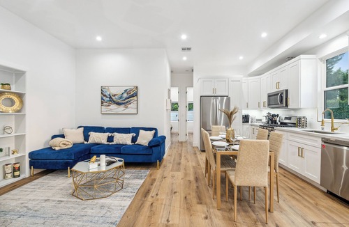 Burbank House | Modern LA Pool Home · Fire Pit · Sleeps 6 · 20 min to Universal · SoFi 22 mi