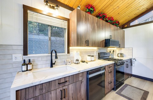 Arrowhead Villas Cabin | Modern Lake Arrowhead Retreat: 3 Mi to Village