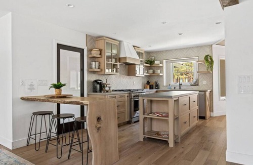 Evergreen Estates Cabin | Modern Lodge Near the Ski Slopes, Hot Tub, Games