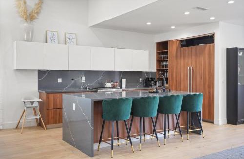 Mar Vista House | Modern Luxurious Dream Home Mar Vista, 4BDRMs, 4Baths, Kid & Pet Friendly, 10min to the beach!