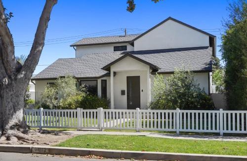 Mar Vista House | Modern Luxurious Dream Home Mar Vista, 4BDRMs, 4Baths, Kid & Pet Friendly, 10min to the beach!