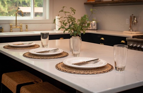 Peshastin House | Modern mountain retreat, luxurious & cozy, ~18 mins to Leavenworth, Dogs OK