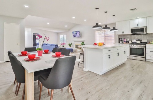 Canoga Park House | Modern MTR Home Near Topanga Village – Easy 30-Min Drive to Hollywood
