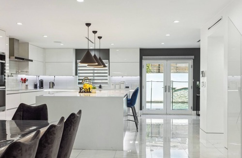 Valley Glen House | Modern Oasis! 5BD/3BA & Pool in Valley Village