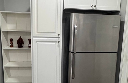 Redlands House | Modern Redlands Guesthouse| Kitchen| Private Entry