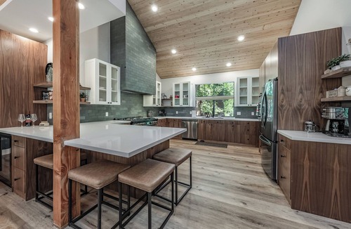 Granite Ridge Cabin | Modern Remodeled Spacious Cabin with A/C - Large Empty lot behind house