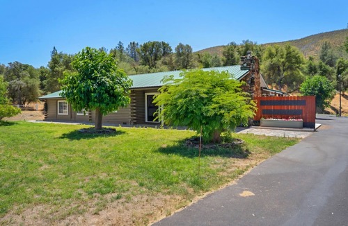 Mariposa House | Modern Retreat on Yaqui Gulch – Hot Tub, Game Room