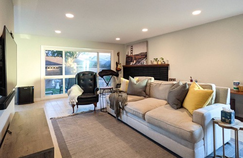 Torrance House | Modern Sanitized Family PetFriendly Torrance House