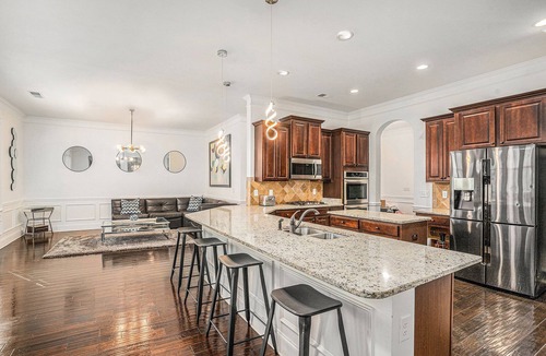 Hampton House | Modern Spacious 5-bedroom house in welcoming gated community in Hampton