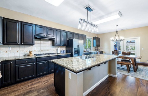 Clovis House | Modern & Spacious Clovis Home 4 Bd/4 Ba, 3400 SF