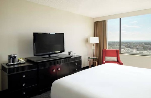 Little Tokyo Hotel | Modern Stay Close to Civic Center: Two Urban Accommodations