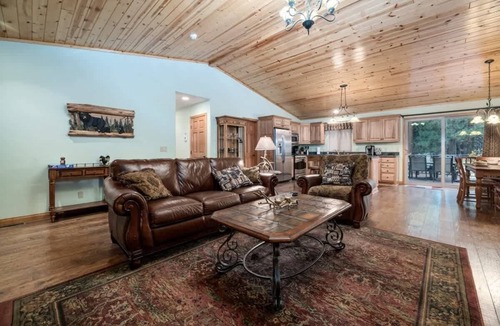 Summit Estates House | Modern, Steps to Summit, Relaxing Spa. Fireplace.