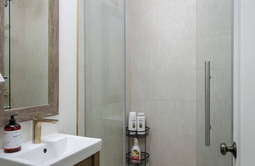 Westlake Apartment | Modern Studio Oasis! Close to Downtown LA!