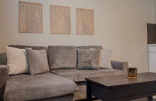 Greenacres Apartment | Modern, stylish 1 bedroom apartment