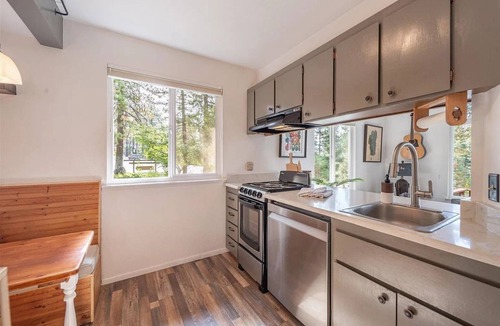 Dollar Point Condo | Modern Tahoe Getaway Near the Lake