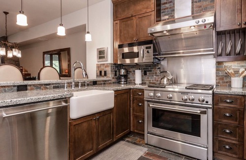 Woodwinds House | Modern Townhome on Sierra Star Golf Course! Private Hot Tub!