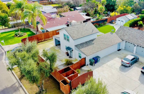 Fig Garden House | Modern townhome with on-site pool - close to national parks - dog-friendly