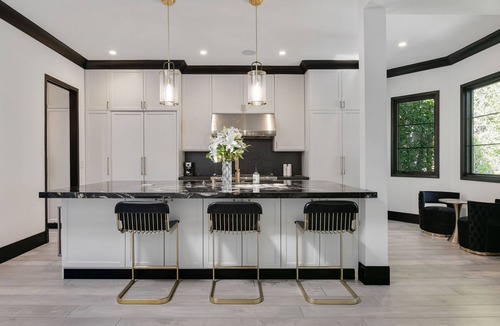 Melrose Villa | MODERN VILLA IN BEST LOCATION CV