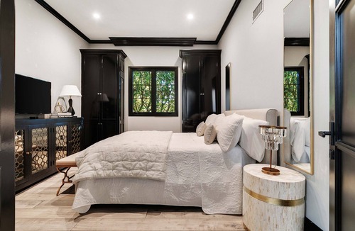 Melrose Villa | MODERN VILLA IN BEST LOCATION CV