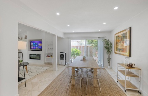 Cambrian House | Molivu Homes 3BR | NewRemodel | PetFriendly | Yard