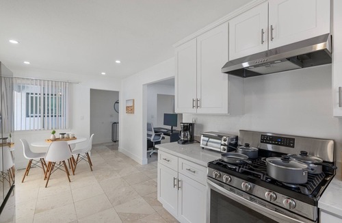 Cambrian House | Molivu Homes 3BR | NewRemodel | PetFriendly | Yard