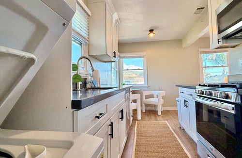 San Clemente Apartment | Monthly furnished rental, washer/dryer in-unit, parking, walk to beach +more!