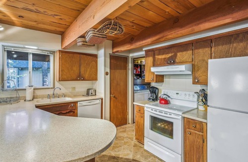 Chamberlands House | Monthly Lease - Little Cub by Tahoe Getaways - Pet Friendly 3BR on West Shore
