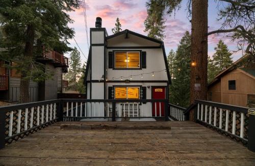 Big Bear Lake House | Moonridge Bear Mountain Cabin Hot Tub Pet Friendly Walk to Slopes Hike Golf Zoo