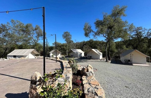 Penn Valley RV Rental | Moonshadow Flat Glamping - Onyx Tent