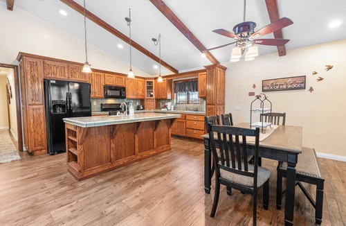 Big Bear House | Moose Tracks Lodge - Game Room, Ping Pong, Shuffleboard, Barbecue