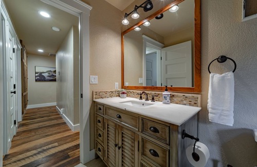 McKinleyville House | More than a place to stay...it's an experience! , basketball/volleyball court