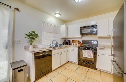 Moreno Valley House | Moreno Valley Family Retreat Near HWY 60