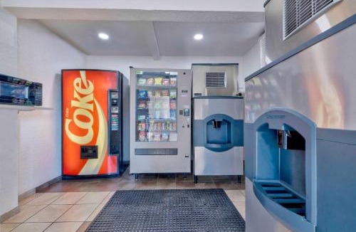 Northeast Anaheim Hotel | Motel 6-Anaheim, CA - Fullerton East