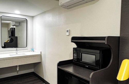 Atascadero Hotel | Motel 6 Atascadero, CA