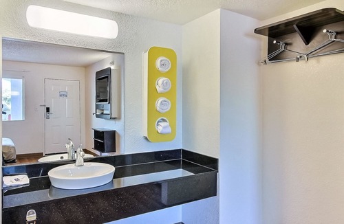 Campbell Hotel | Motel 6 Campbell, CA - San Jose